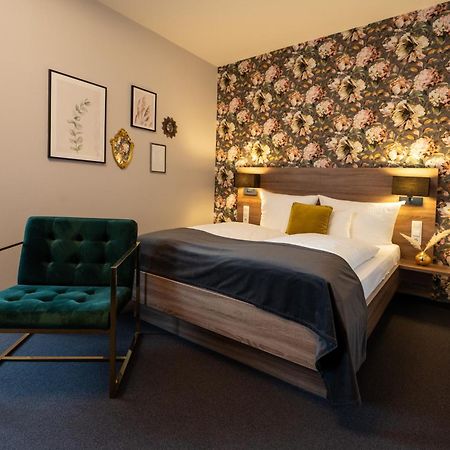 V Boutique Hotel Μπέμπλινγκεν Εξωτερικό φωτογραφία