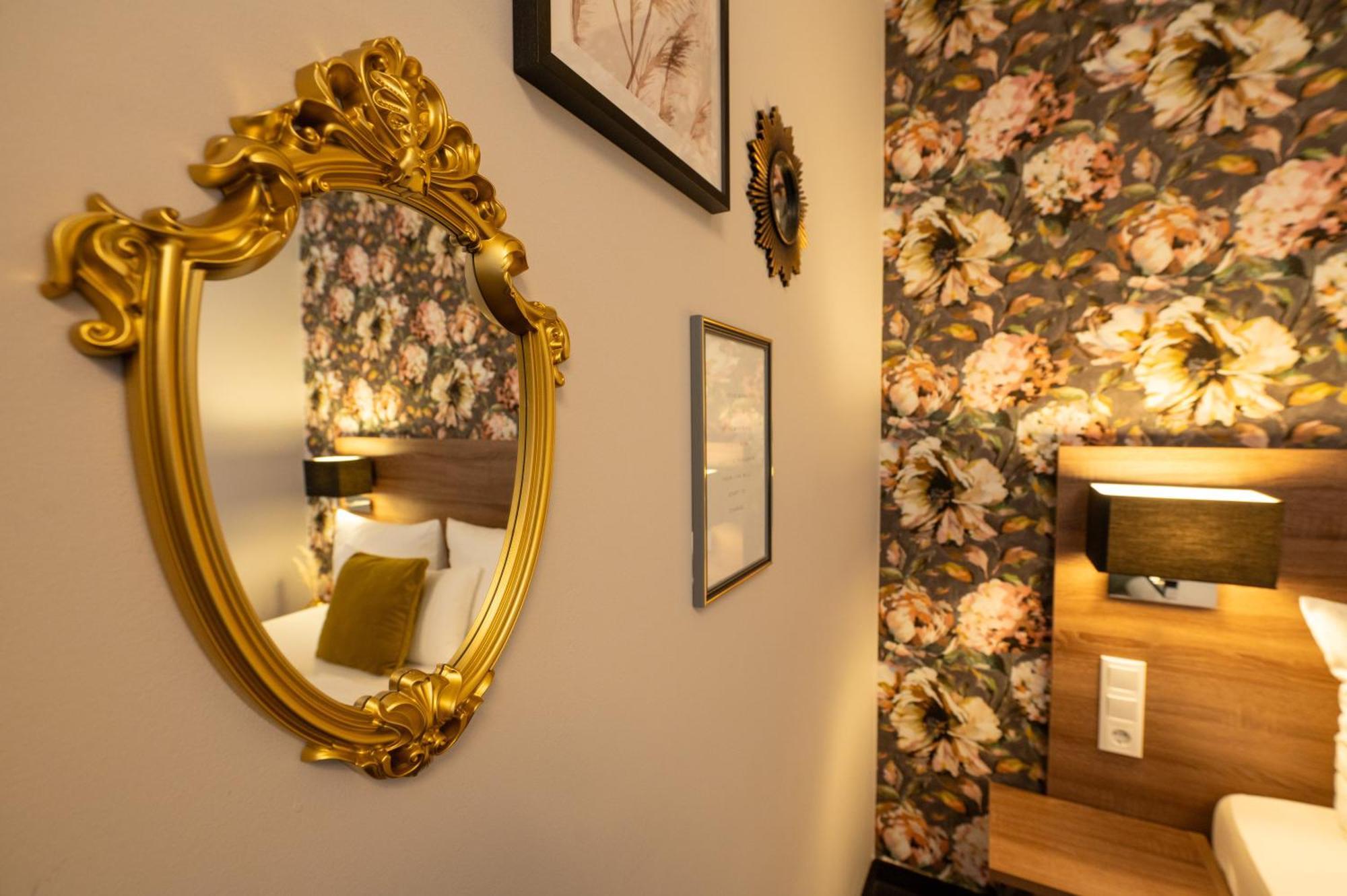 V Boutique Hotel Μπέμπλινγκεν Εξωτερικό φωτογραφία