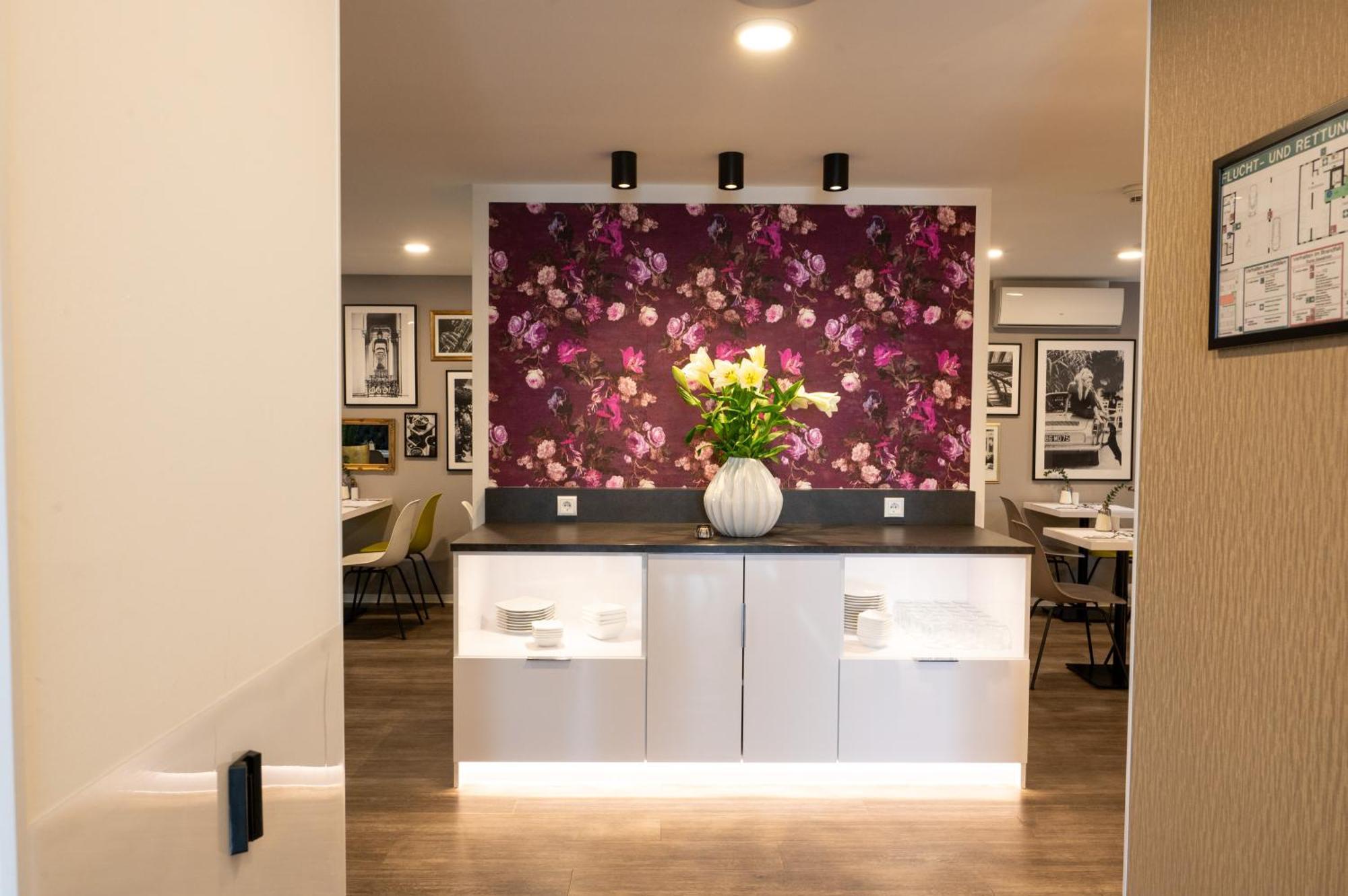 V Boutique Hotel Μπέμπλινγκεν Εξωτερικό φωτογραφία