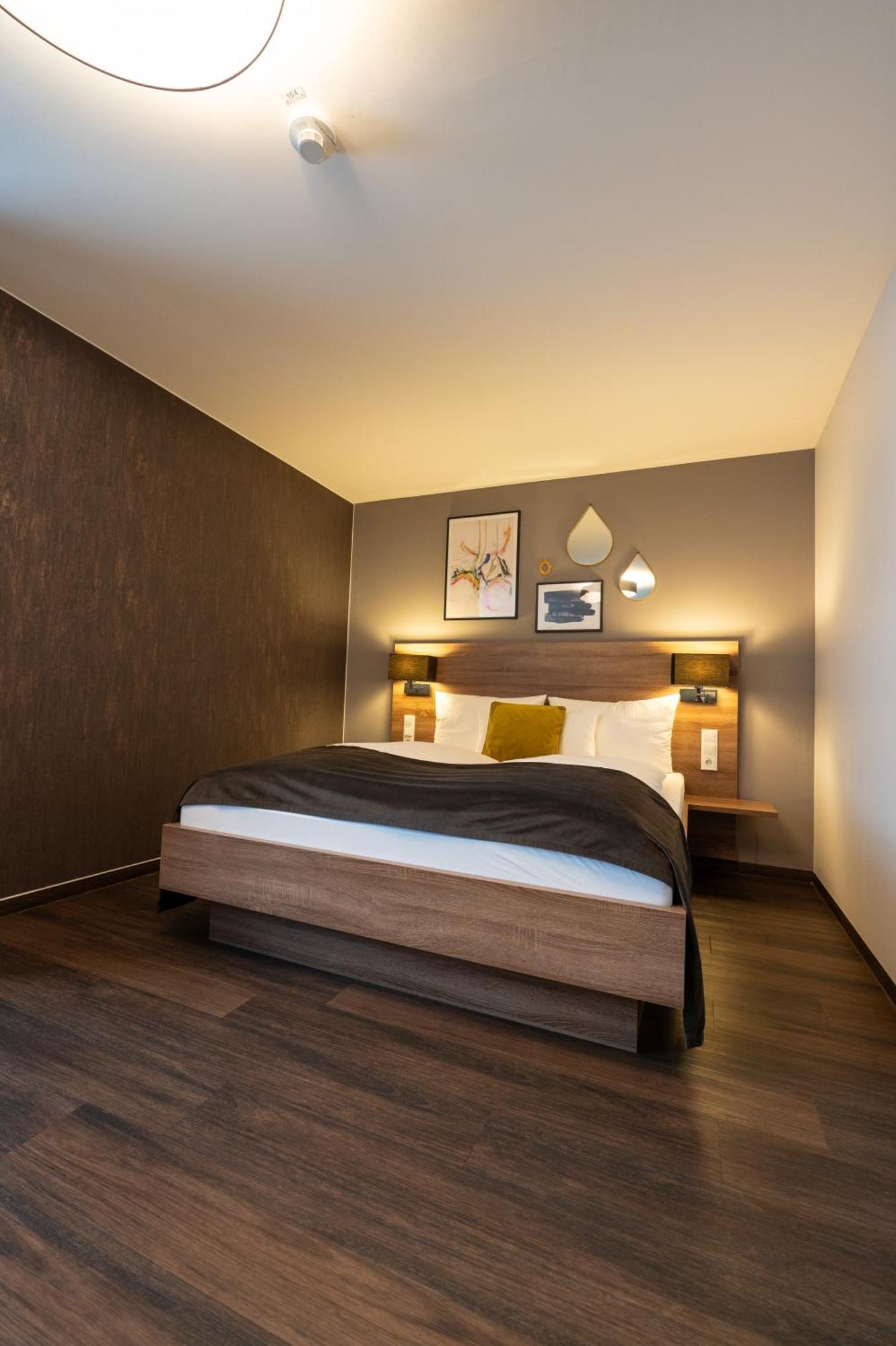 V Boutique Hotel Μπέμπλινγκεν Εξωτερικό φωτογραφία