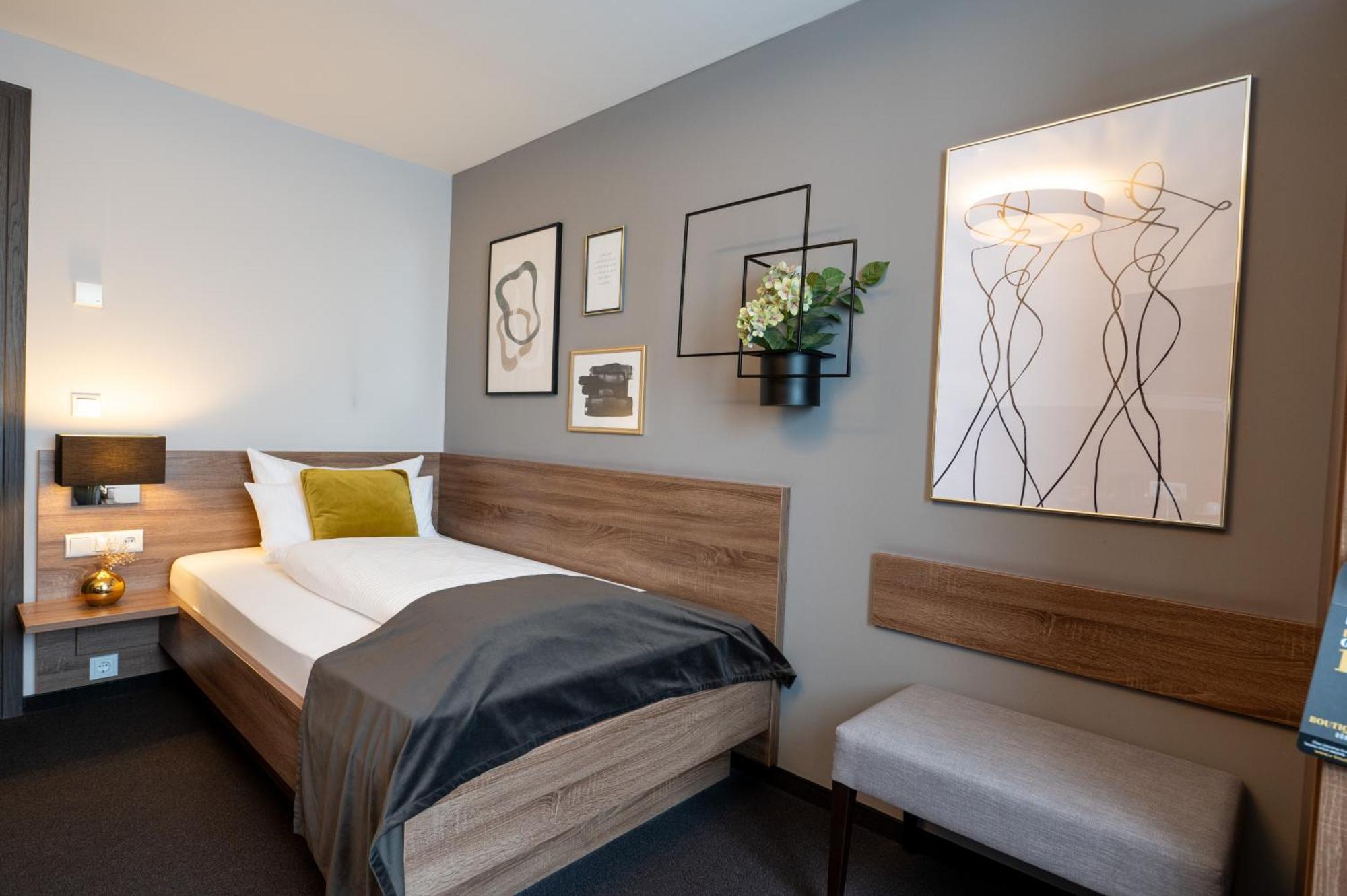 V Boutique Hotel Μπέμπλινγκεν Εξωτερικό φωτογραφία