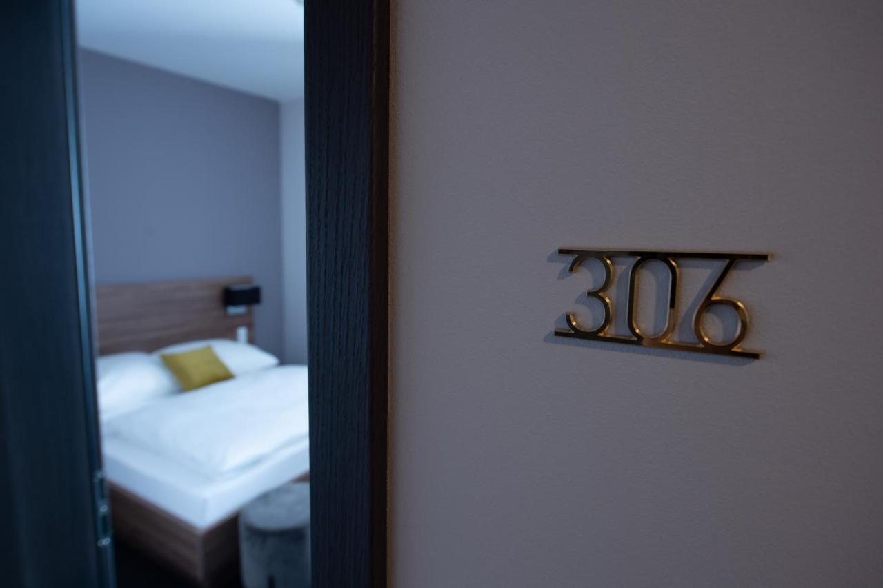 V Boutique Hotel Μπέμπλινγκεν Εξωτερικό φωτογραφία