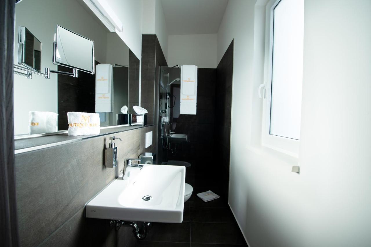 V Boutique Hotel Μπέμπλινγκεν Εξωτερικό φωτογραφία